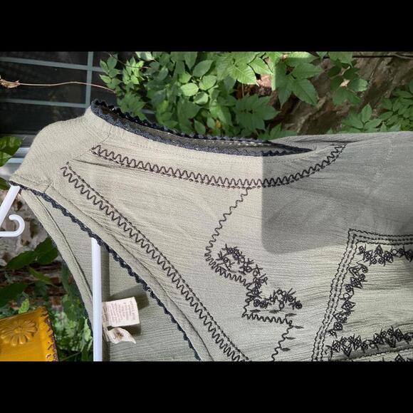 Japna Embroidered Sleeveless Boho Blouse Size Large - Picture 5 of 6